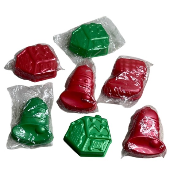 Festive Red and Green Holiday Jello Jelly Molds Gingerbread House Bell Socking 7 - Picture 1 of 13